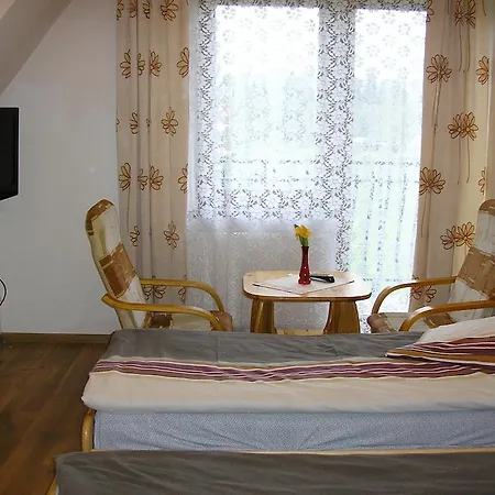 薇拉埃瓦民宿 *